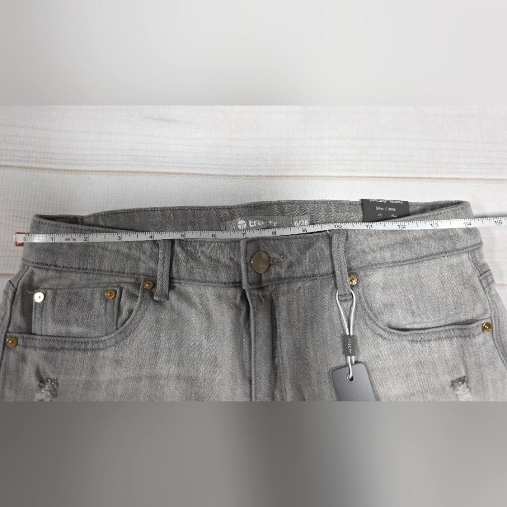 Tractr Grey Distressed Denim Shorts Size 6/28 - New With Tags - Picture 4 of 8